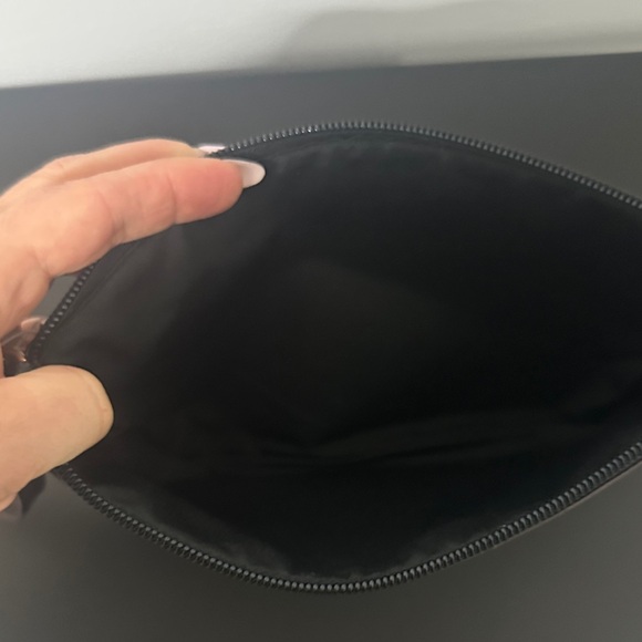 Coach NWT Black Textured Large Wristlet. Black w Maroon Tubing & Gold Hardware. - Picture 5 of 9